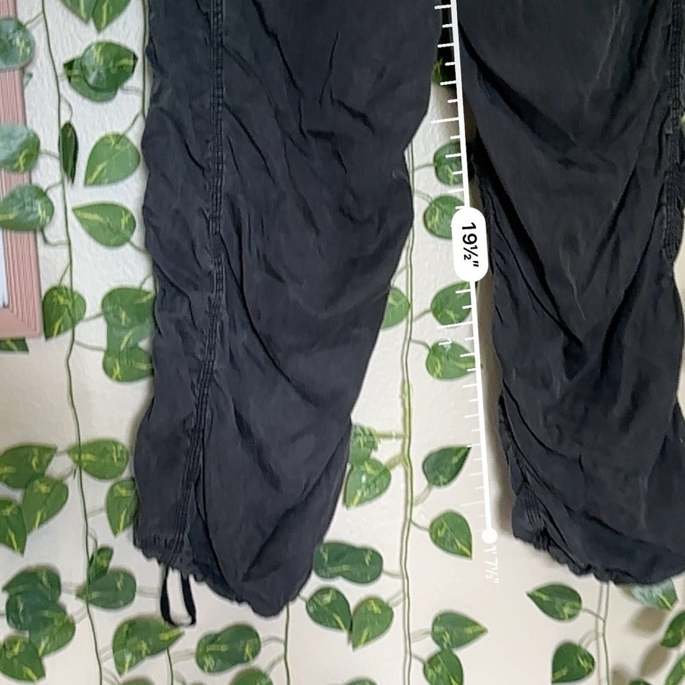 lululemon athletica Black Cargo Pants tencel cool fabric size 10 - Picture 5 of 6